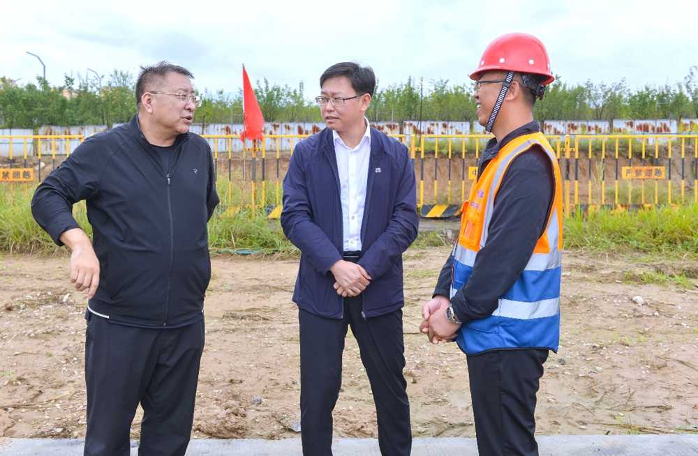 黄勇调研重点项目建设工作